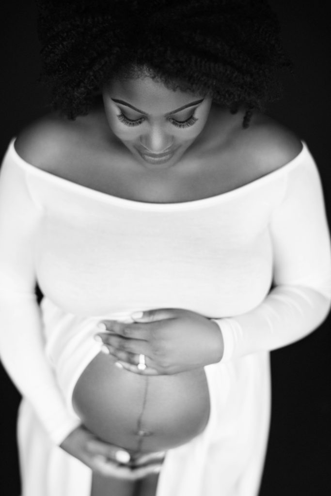 Maternity portrait by Rhonisha Franklin